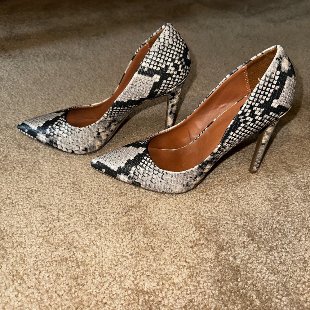 SM New York Black and Gray Heels
